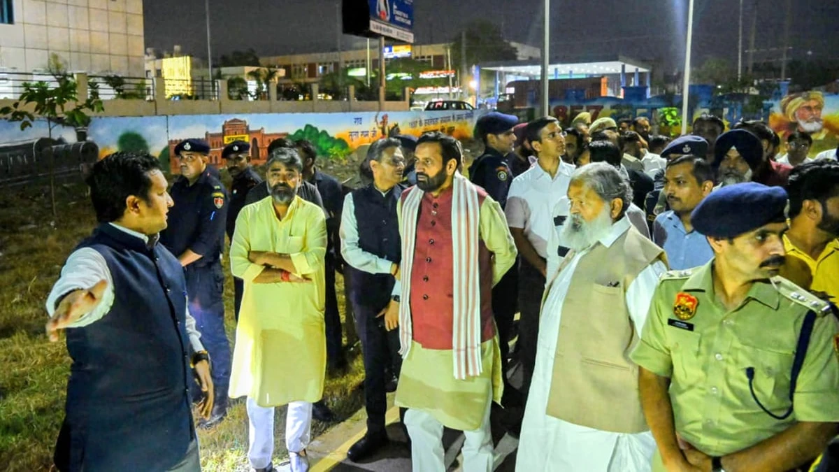मुस्तैद रेल कर्मचारियों ने लौटाया महिला का बैग