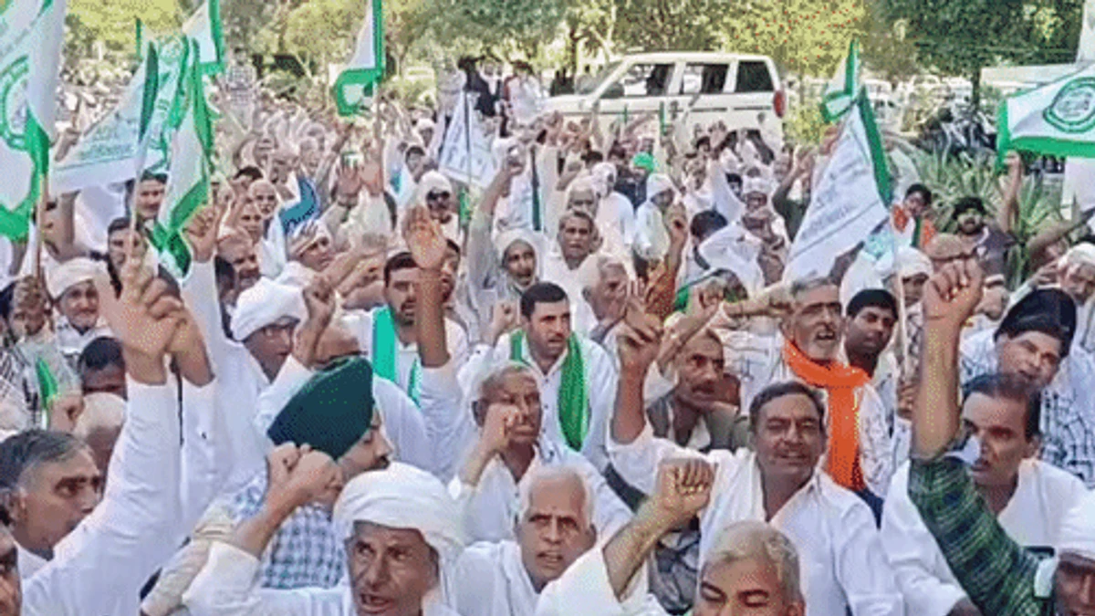 पानीपत में किसानों का फूटा गुस्सा: पीआर धान उठान और हाईटेंशन तारों के मुआवजे को लेकर सचिवालय पर हल्ला बोल